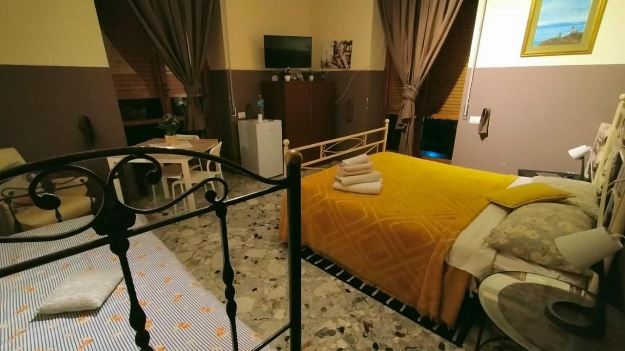 Le Stanze Di Ginevra - Via Tescione Hotel Caserta Eksteriør billede
