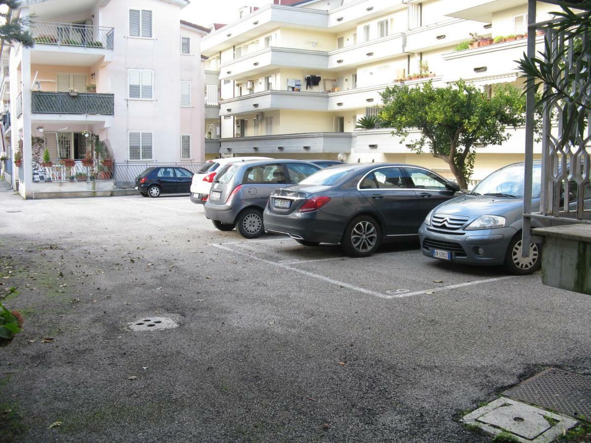 Le Stanze Di Ginevra - Via Tescione Hotel Caserta Eksteriør billede