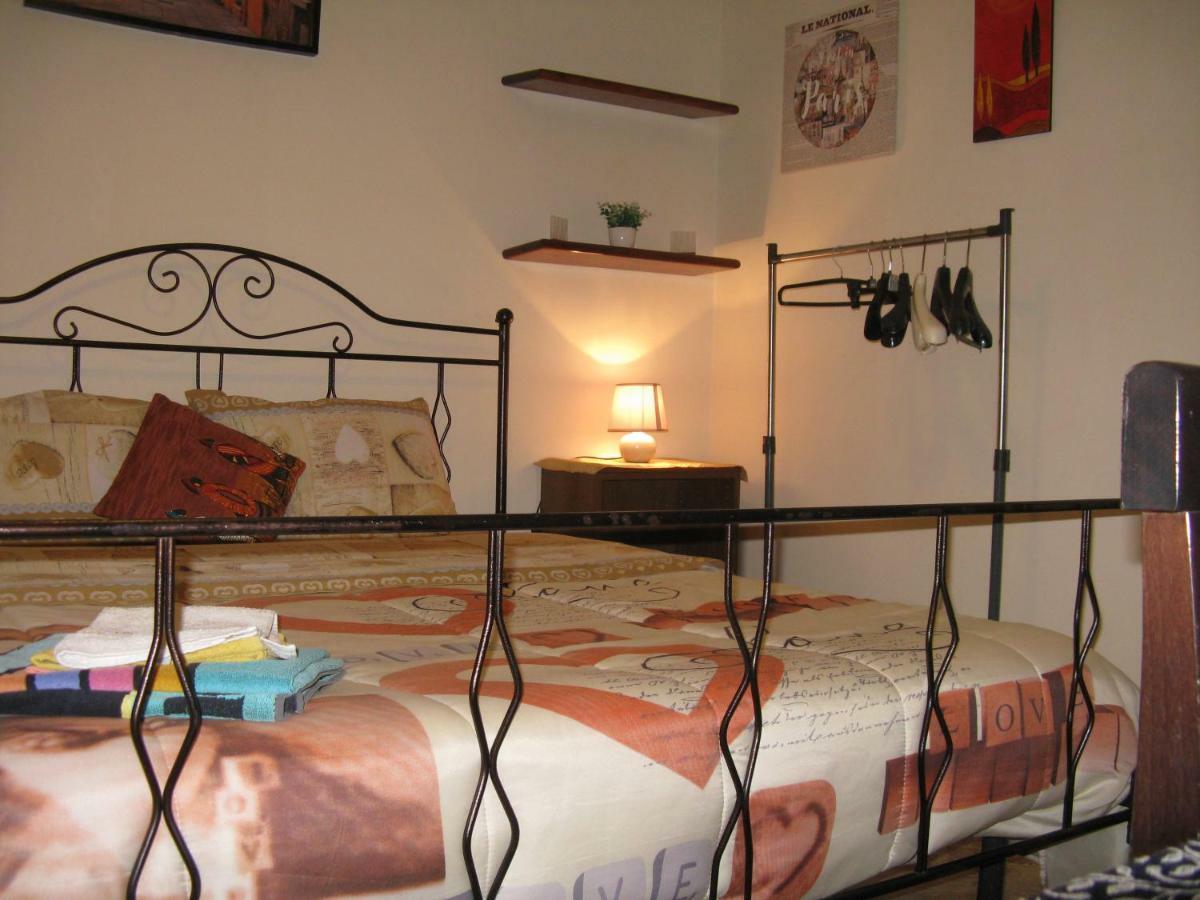 Le Stanze Di Ginevra - Via Tescione Hotel Caserta Eksteriør billede