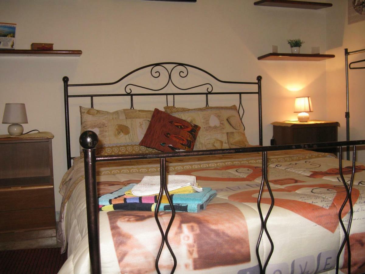 Le Stanze Di Ginevra - Via Tescione Hotel Caserta Eksteriør billede
