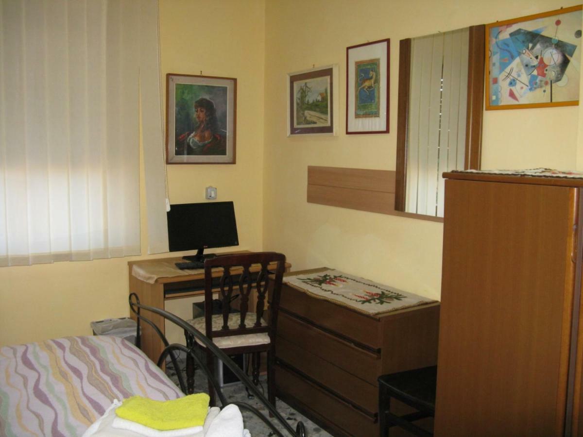 Le Stanze Di Ginevra - Via Tescione Hotel Caserta Eksteriør billede